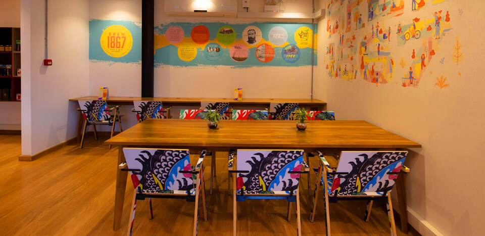 Modern dining room furnishing